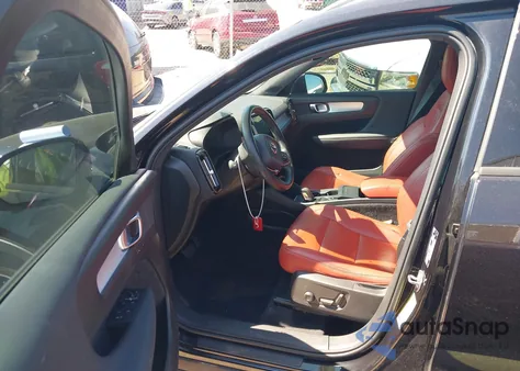 2020 Volvo Xc40 T5 Momentum from USA, damaged, VIN YV4162UK7L2196521